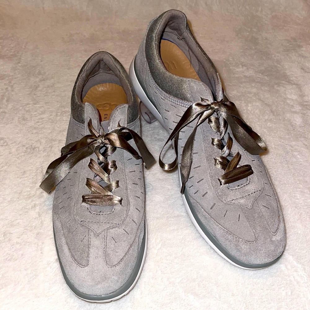 Ugg Victoria Gray Suede Casual Sneakers